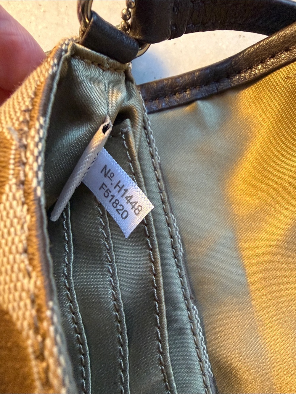 Coach Turn-lock Mini/Wristlet - Picture 4 of 8